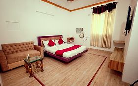 Hotel November 1 Min From Zirakpur Bus Stand